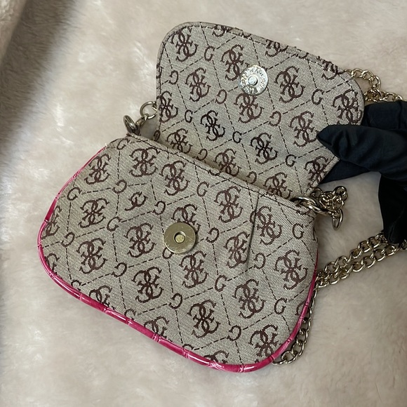 Rare! Vintage Y2K Guess bag crossbody mini chain with pink details and monogram - Picture 6 of 16